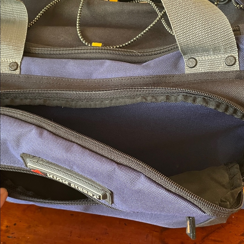 High Sierra Duffel Bag - great pockets and construction - Picture 2 of 10